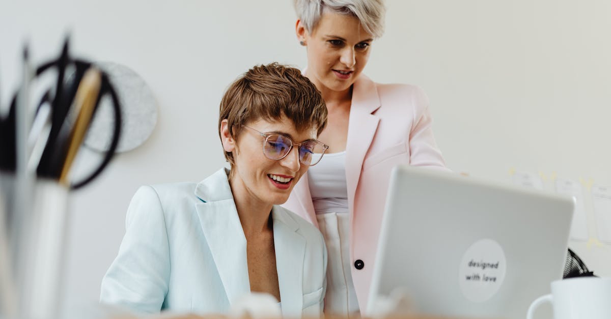 découvrez le pouvoir du leadership féminin : inspirez-vous de femmes influentes qui transforment les entreprises et la société, favorisant l'égalité et l'innovation. explorez les compétences uniques que les leaders féminines apportent et comment elles ouvrent la voie à un avenir plus inclusif.