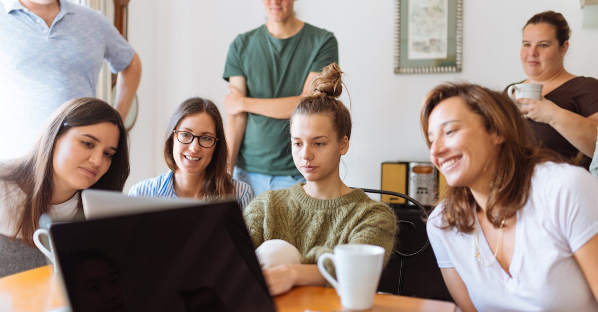 découvrez comment les startup accelerators soutiennent les entreprises émergentes en fournissant mentorship, ressources et financements pour les aider à croître rapidement et à réussir sur le marché. apprenez-en plus sur les programmes, leurs avantages et comment choisir le bon pour votre projet.