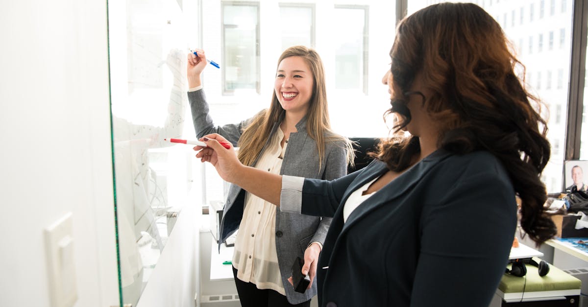 découvrez les principes du leadership transformationnel, une approche qui inspire et motive les équipes à réaliser leur plein potentiel. apprenez comment cette méthode favorise l'innovation, le changement positif et l'engagement des employés pour atteindre des résultats exceptionnels.