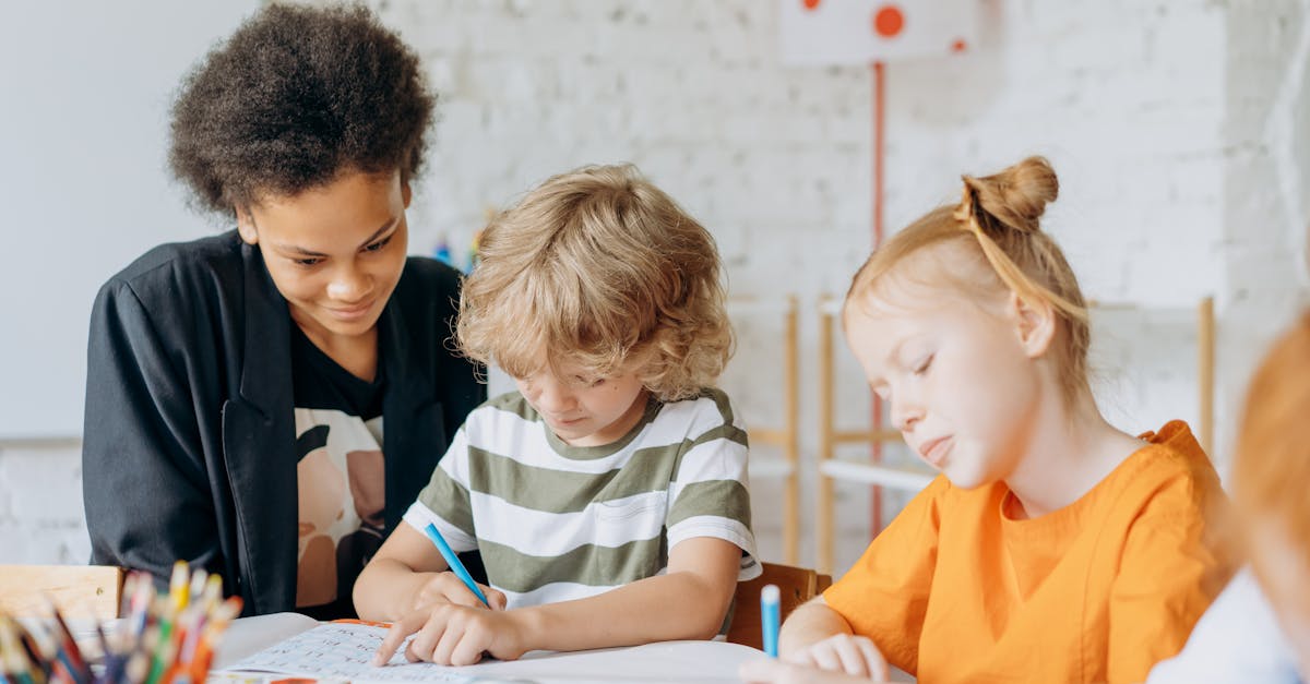 découvrez le pouvoir de l'apprentissage collaboratif, une méthode innovante qui favorise l'interaction et la créativité entre les apprenants. améliorez vos compétences et développez une compréhension approfondie grâce à l'échange d'idées et à la coopération. explorez comment cette approche dynamique transforme l'éducation aujourd'hui.